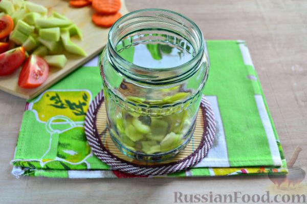 Маринованные помидоры дольками, с кабачками, перцем, морковью